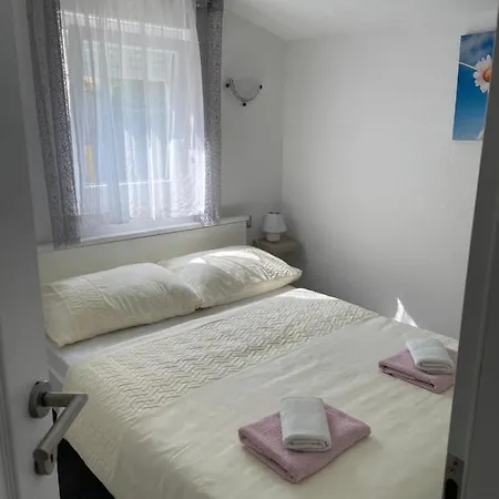 Apartment Dora *