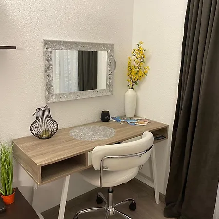 Dora Apartment *